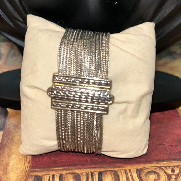 Delicate Thin Chain Bracelet with Unique Dented Oval Accent magnet clasp - Picture 4 of 8